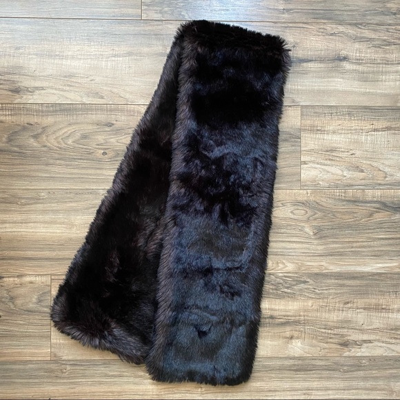 [ Sold ] Soft Faux Fur Scarf - Picture 4 of 5